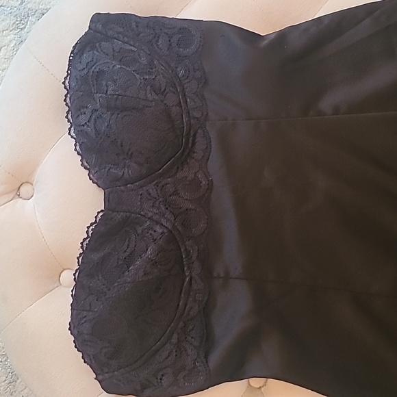 Black satin and lace mini dress - Picture 3 of 5